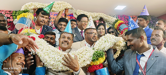 Large gathering join in celebrating the Birthday 2022 of Bro Andrew Richard with grandnuer at Prayer Centre, Budigere in Bangalore on July 17th along with large devotees and members of Grace Ministry.